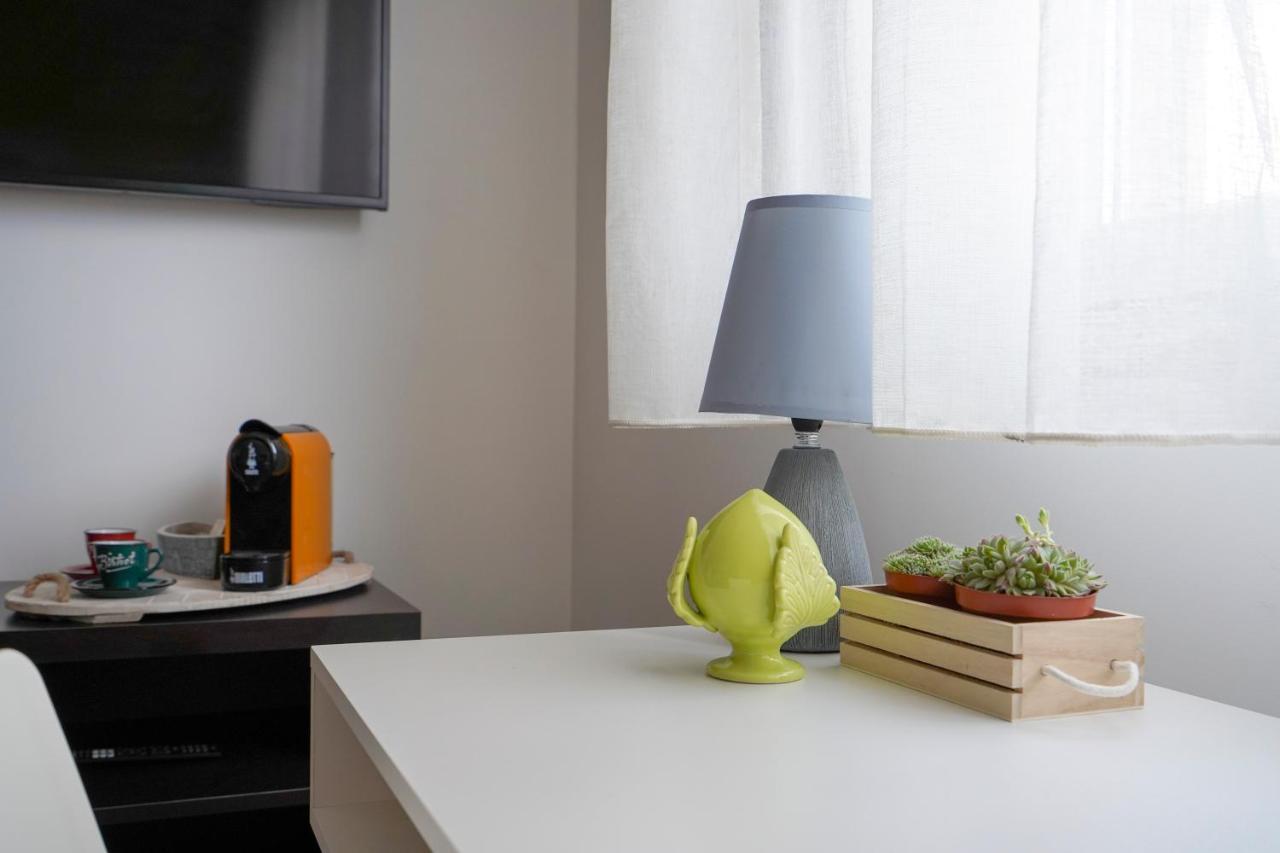 Mediterranea Apartment- Central Station - Free Wifi&Netflix Bari Exterior foto